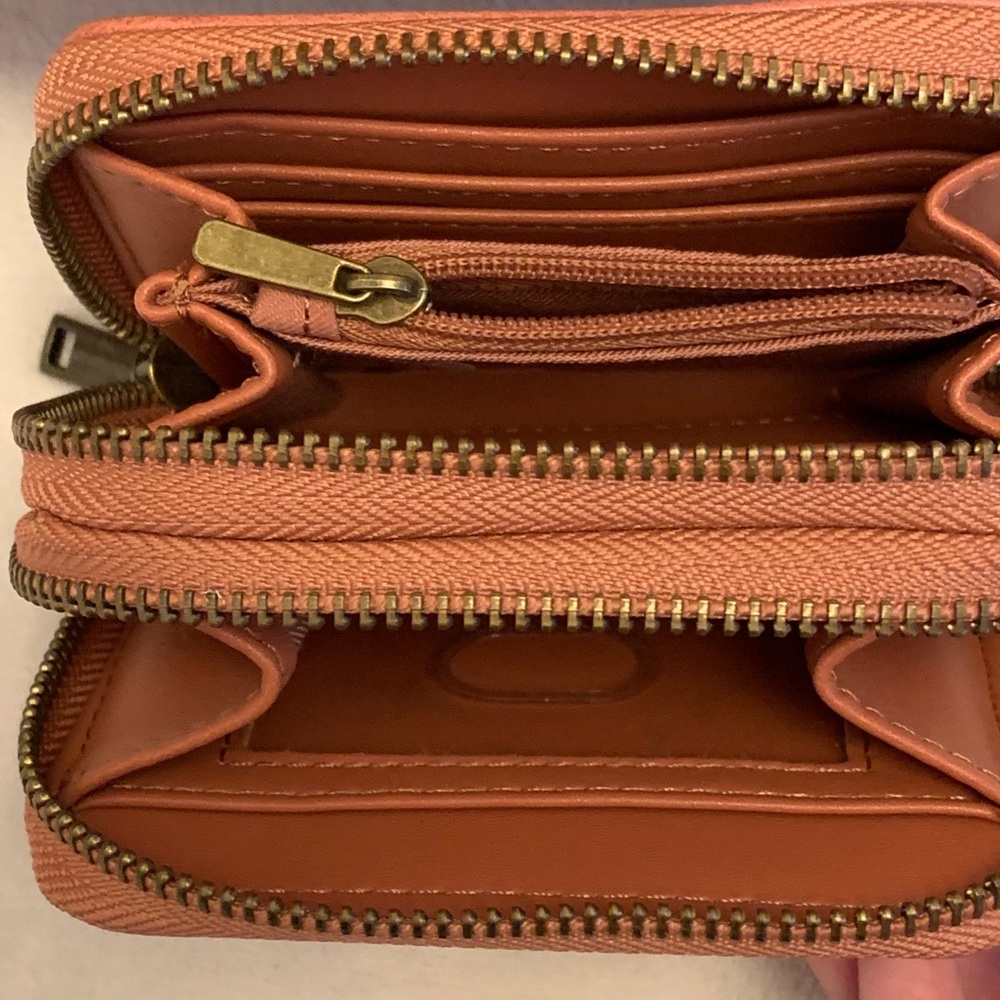 Universal Thread Embroidered Wallet - Picture 2 of 4